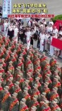 海军飞行学员乘坐海军“向前进1号”船报道