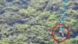 游客蹦极遇停电被悬吊空中近半小时  景区：人工手摇将其升上来