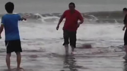 15岁男孩海域溺水，水上救生机器人成功救援