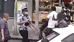 男子街头持刀欲伤人 关键时刻