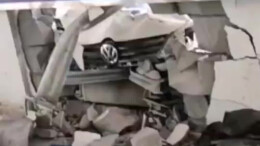 学员考科目二把考试大厅撞穿，工作人员：人没事，考场还能正常使用