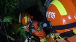 村民寻找水源被困天坑 桑植消防紧急救援