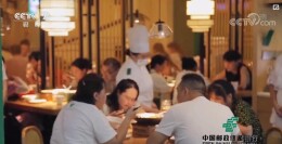 央视“打卡”中国夜市，费大厨辣椒炒肉获赞