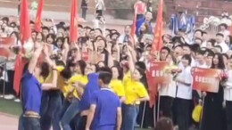 长沙一高校体育学院代表队高难度表演引全场尖叫