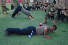 00后战士破俯卧撑记录 2个多小时做2111个俯卧撑