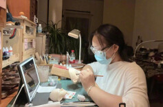 久坐伤身！月入4万的改娃师染上一身“职业病”