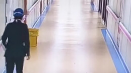 监控拍下心酸一幕 95后护士感染新冠坚持工作体力不支晕倒