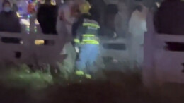 消防员灭完火遇求婚放烟花，拎水桶围观 网友：这就是职业素养