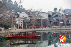 湘西花垣：边城茶峒景区春节“气氛组”上线迎客