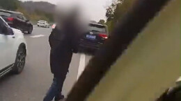 幼童高热惊厥陷入昏迷 娄底高速交警紧急开道送医