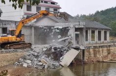 北塔区：依法拆除水库管理​范围内违建设施
