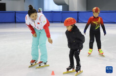 短道速滑教练赵小兵：用爱点燃每个孩子的冰上梦想