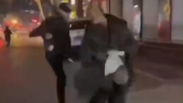 欺辱飞踹拾荒老人并拍视频 警方：找到涉案三人已下拘留通知