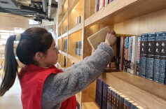 长沙民政职院商学院开展“文明共建 感受书香” 志愿服务活动