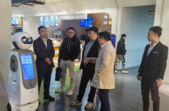 超能机器人迎来法国客户参观考察