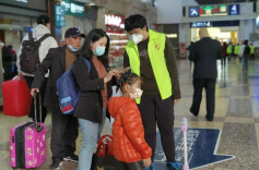 长沙民政职院留学生助力“雷锋家乡学雷锋”