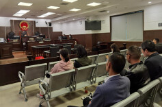 旁听庭审敲警钟   以案释法严纪律