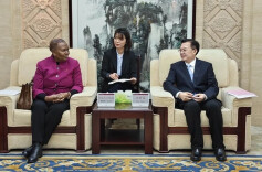 沈裕谋会见乌干达驻华大使奥利弗·沃内卡一行