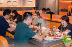 餐饮消费加速回暖 活力涌动人气旺