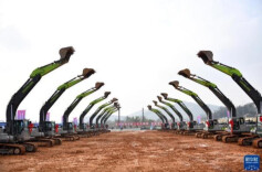 湖南日报全媒体评论员丨开足“油门”，跑出项目建设“加速度”