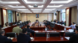 县委常委会召开会议 毛运鸿主持