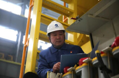 方寸间打磨“匠心” ​——记2022年“大国工匠年度人物”提名人选徐仲维