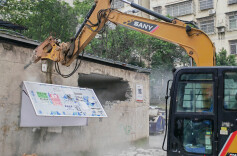 岳阳经开区通海路管理处依法拆除一绿色蔬菜临时直销点