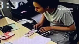 地震瞬间老师冲进教室带孩子撤离