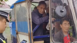 无牌无证三轮车竟载11人！零陵交警当场查处并教育