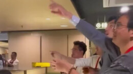 声乐博士吃火锅遇隔壁桌庆生 齐唱生日歌现场秒变“金色大厅”