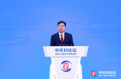 李彦宏：AI大模型要先上“牌桌”，才能参与规则制定