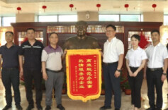 供电服务助建设 企业致谢送锦旗