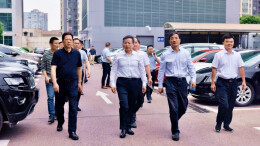 省政府秘书长瞿海到省人社厅机关院落调研停车管理工作