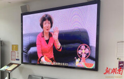 老党员成街头新“网红”，拍摄短视频获粉无数