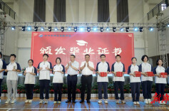 郡永实验学校举行高三年级毕业典礼暨成人礼