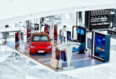 会玩！特斯拉“健身馆”亮相长沙步步高梅溪新天地