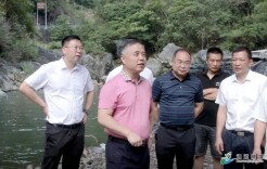 毛运鸿带队开展巡河工作
