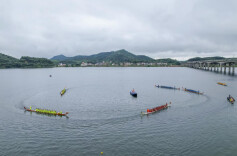 图片新闻：端午赛龙舟