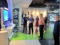拥抱技术力量 助力产业发展 邹犇淼带队走访超能机器人