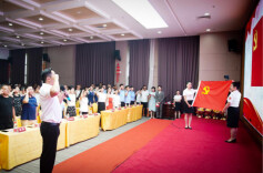 党建赋能 融合共建！东湖街道韶光社区党委开展庆“七一”主题党日活动