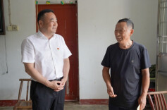 情系老党员 关怀暖人心 刘正仁开展“七一”走访慰问