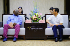 李永军会见中非共和国农业和农村发展部长赫科斯