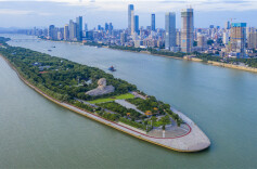 湖南打好优化发展环境持久仗，以改革、开放、服务、法治促一流营商环境建设——以环境之“优” ，谋发展之“势”