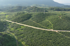 江华：瑶山雪梨开园节网络直播助农助学