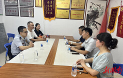 清理通道杂物   确保消防安全