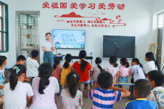 守护花蕾  湖南第一师范学院开展教育关爱活动