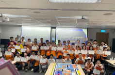 在新加坡著名大学  麓小的孩子们体验了合作学习的乐趣