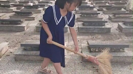 株洲10岁女孩跟随妈妈5点起床 清扫烈士陵园