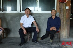 “八一”前夕，田刚走访慰问退役军人