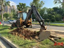 长沙水业人高温抢修一根大口径水管！提前12小时恢复供水